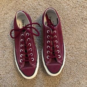 Maroon converse